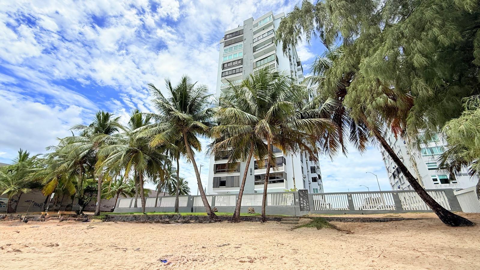 WALDORF TOWER - Residential
