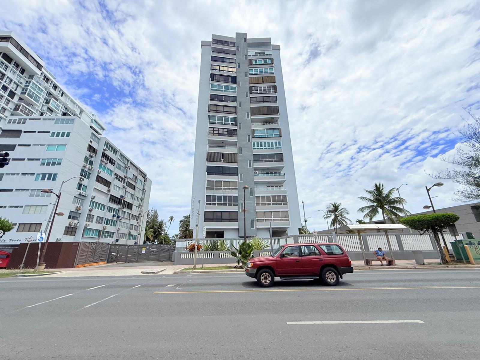 WALDORF TOWER - Residential