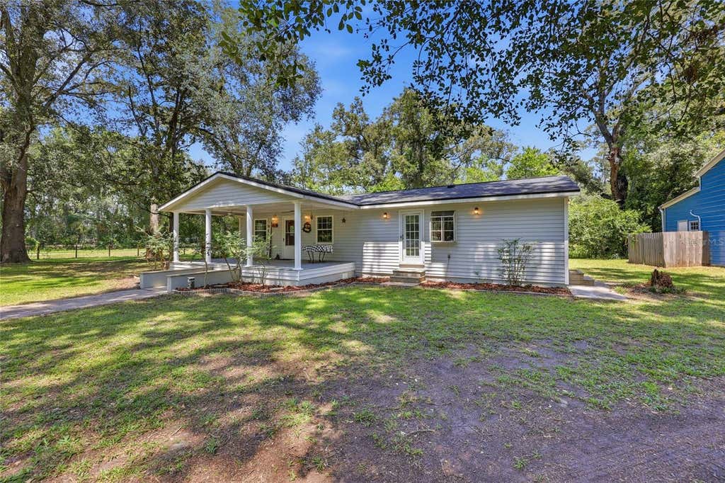 Photo of 7417 NW County Road 235, Alachua, FL 32615 (MLS # GC542953)
