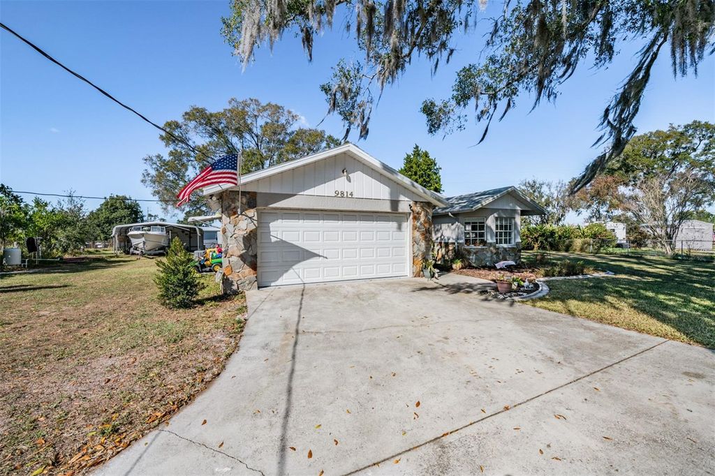 Photo of 9814 Reylinda Avenue, Thonotosassa, FL 33592 (MLS # TB8459733)