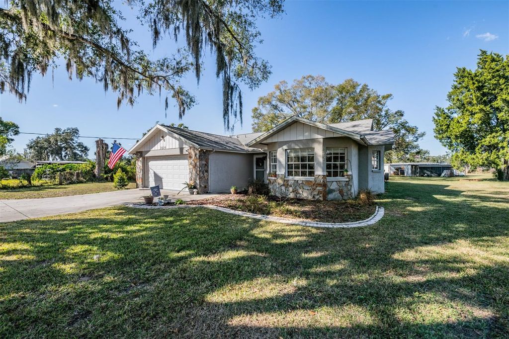 Photo of 9814 Reylinda Avenue, Thonotosassa, FL 33592 (MLS # TB8459733)