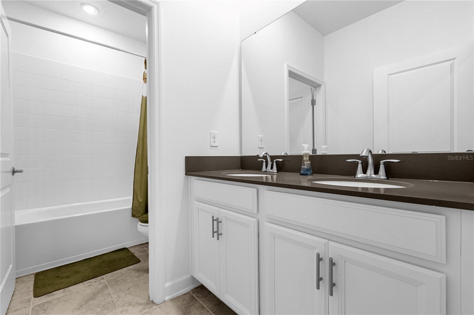 HANOVER LAKES PH 4 - Residential