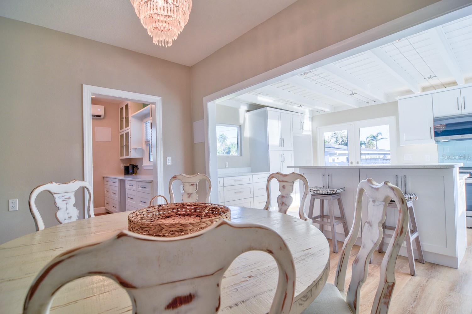 LONE PALM BEACH 1ST ADD - Residential Lease