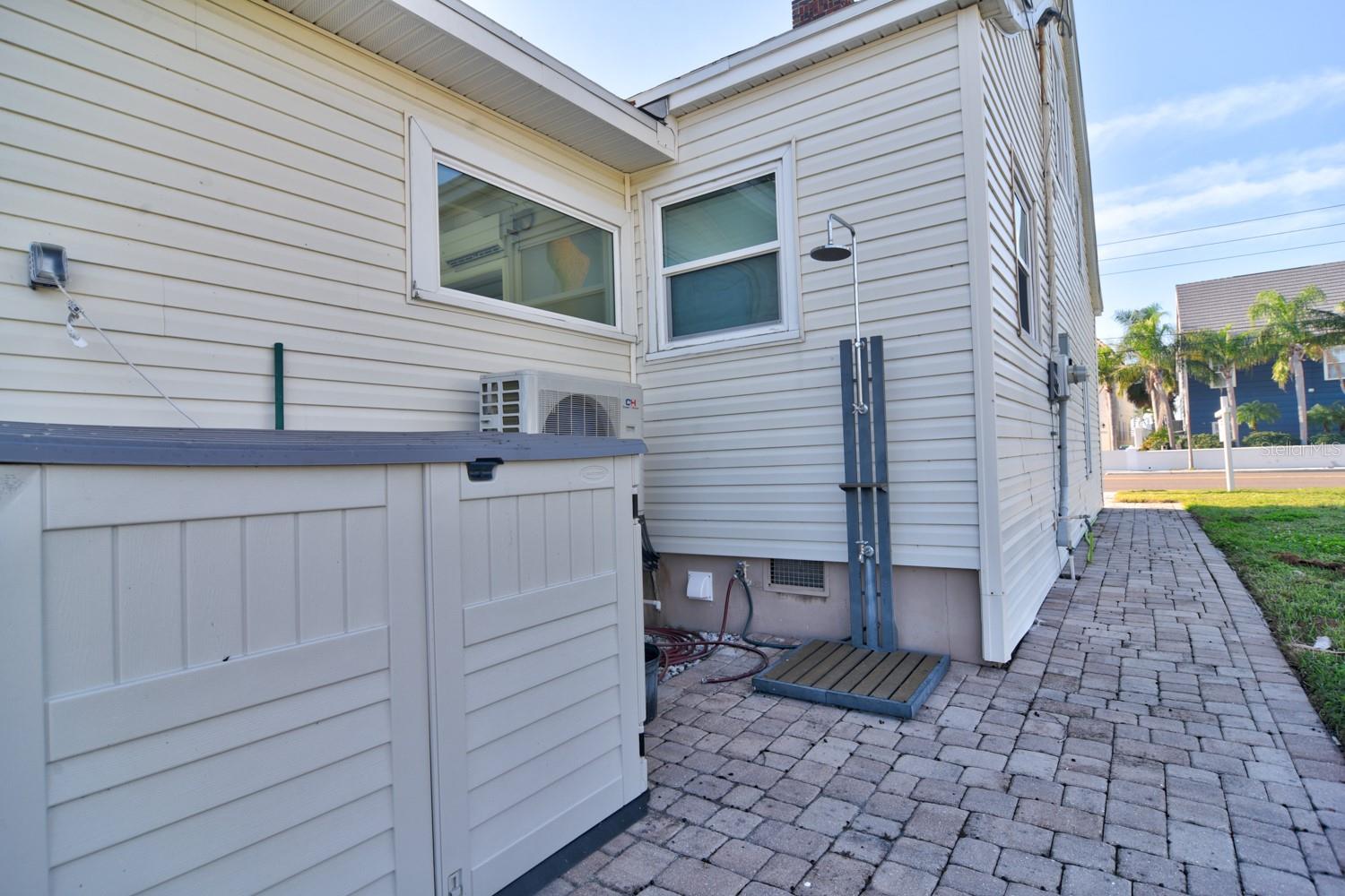 LONE PALM BEACH 1ST ADD - Residential Lease