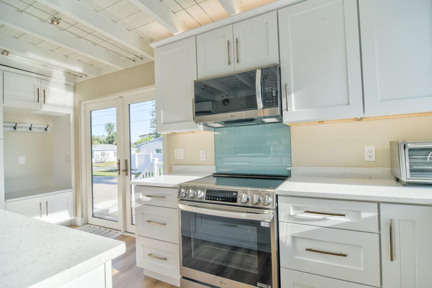 LONE PALM BEACH 1ST ADD - Residential Lease