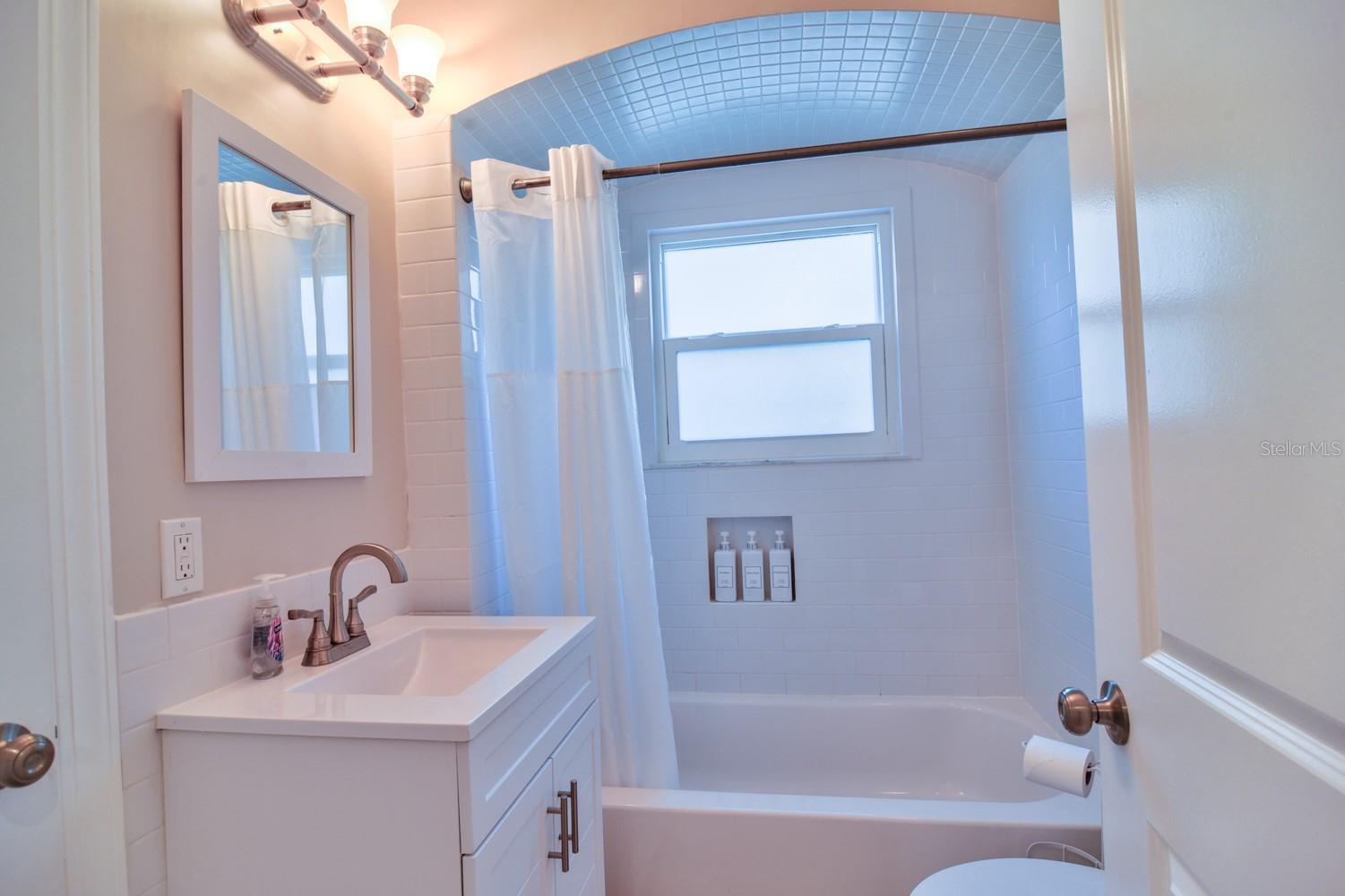 LONE PALM BEACH 1ST ADD - Residential Lease