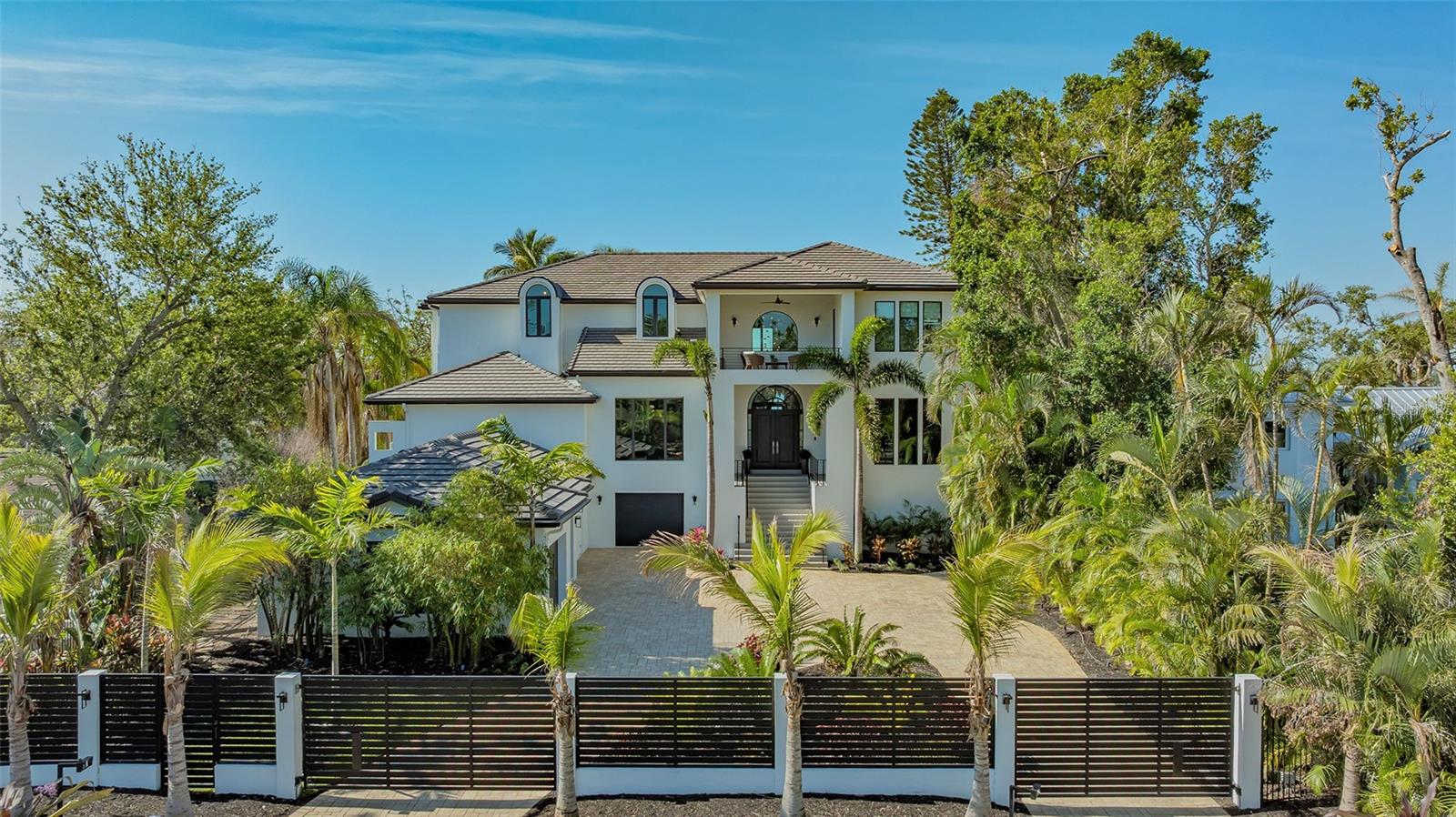 1540 HILLVIEW DRIVE