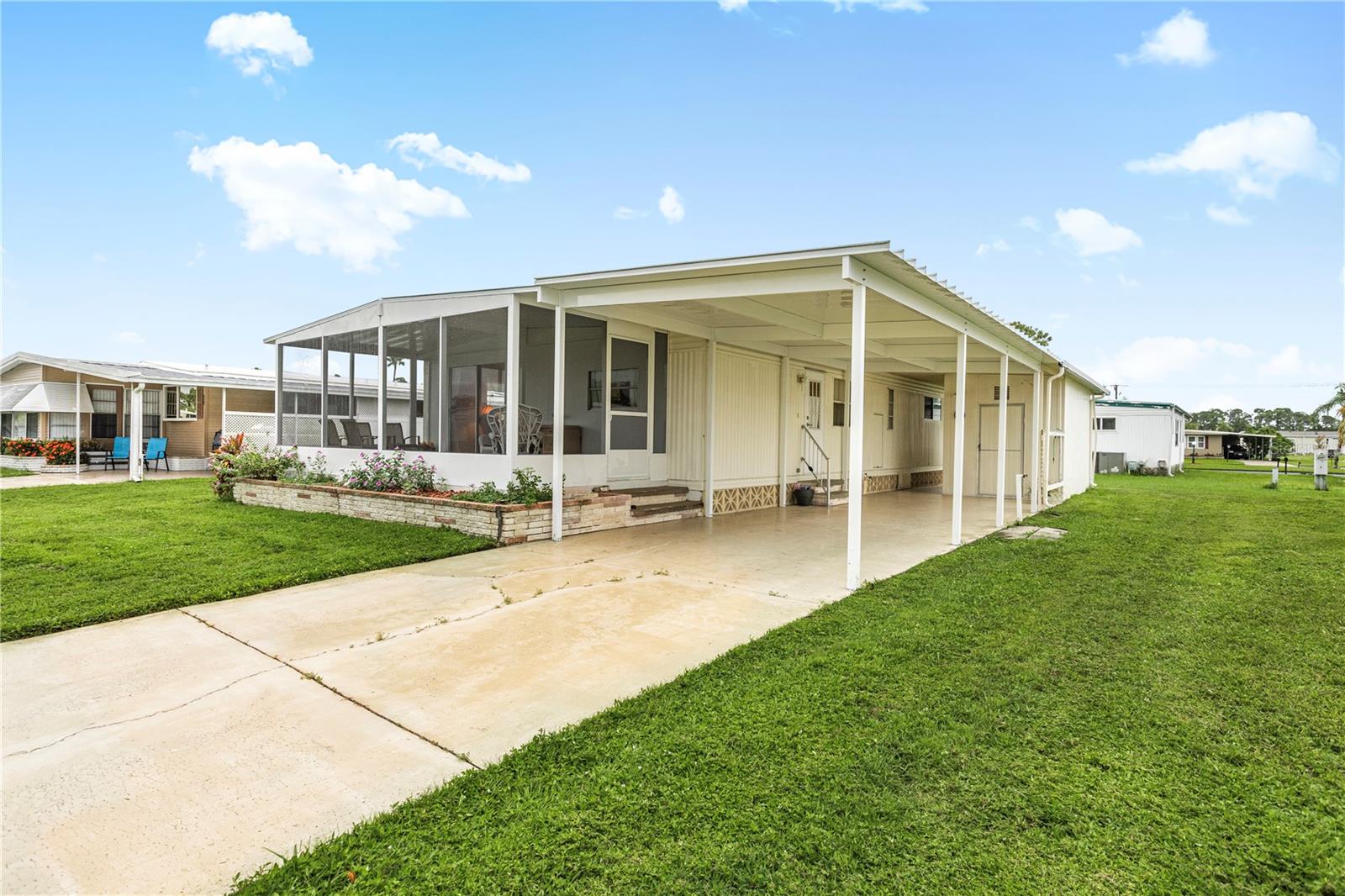 LA CASA MHP CO-OP - Residential