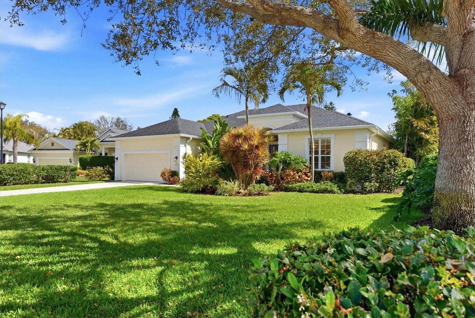 WOODLANDS PARK ON PALMA SOLA BAY - Residential