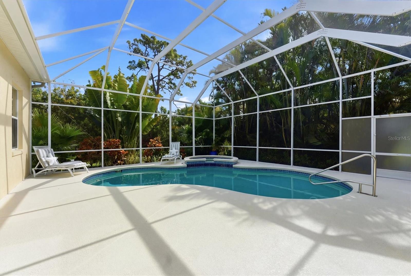 WOODLANDS PARK ON PALMA SOLA BAY - Residential