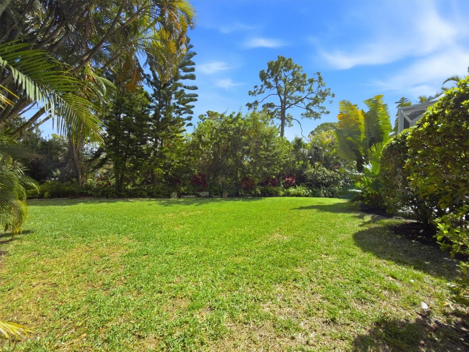 WOODLANDS PARK ON PALMA SOLA BAY - Residential