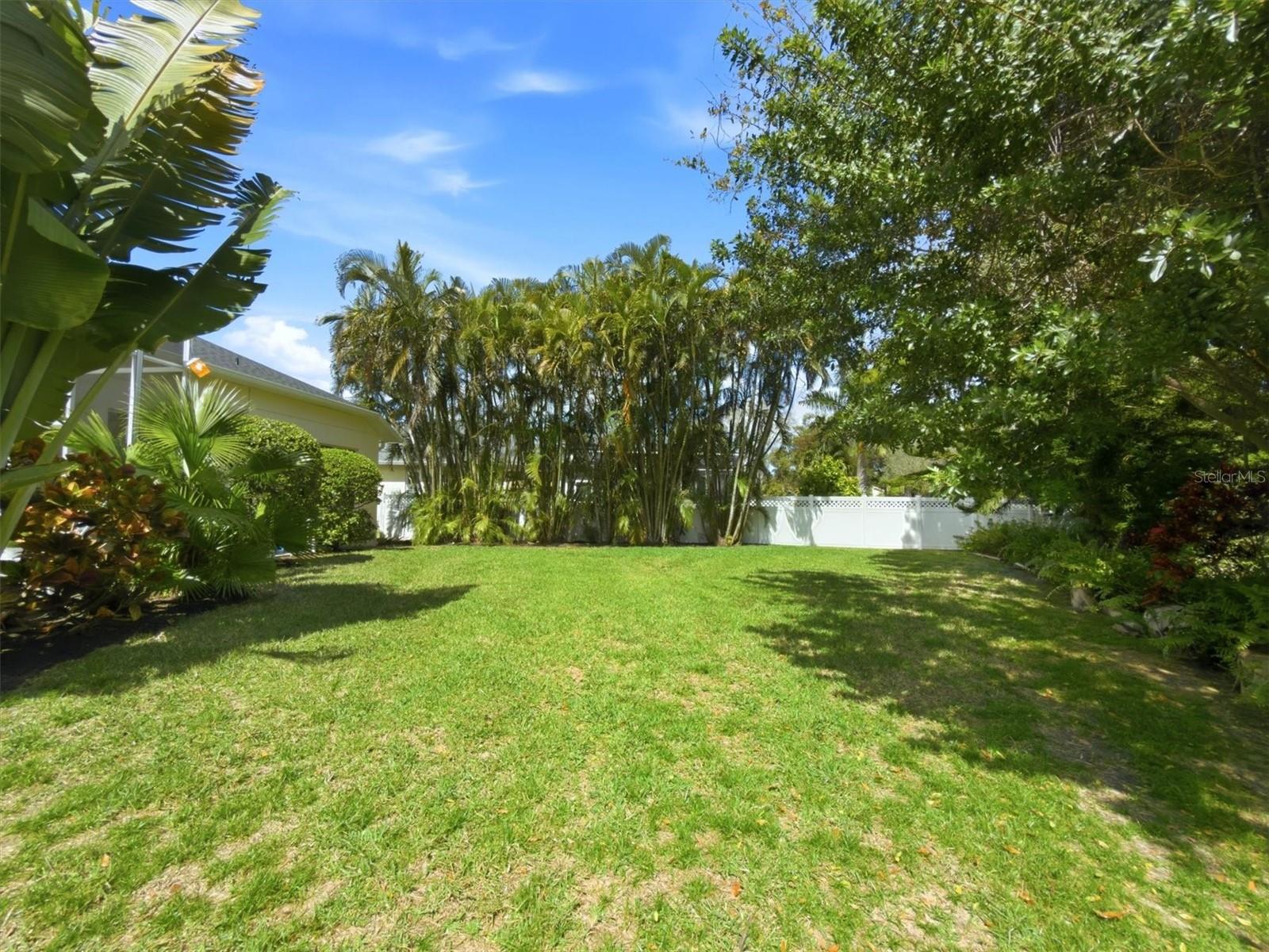 WOODLANDS PARK ON PALMA SOLA BAY - Residential