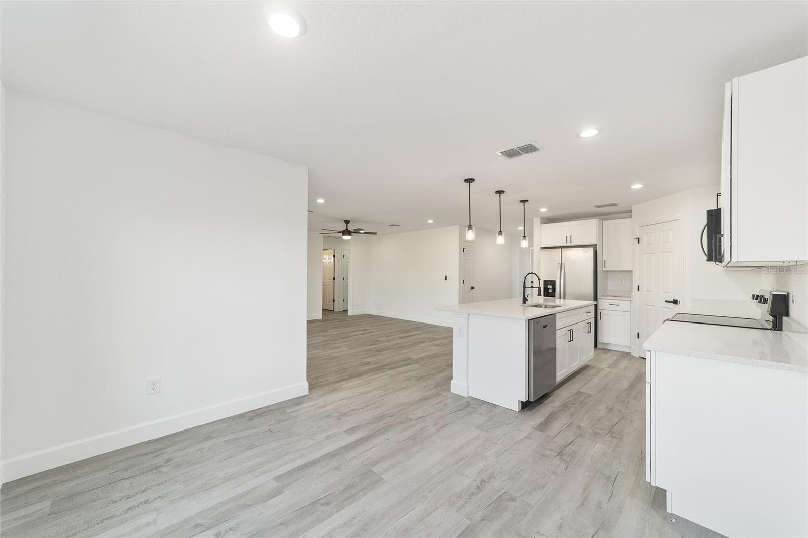 SILVER SPGS SHORES UN #24 - Residential