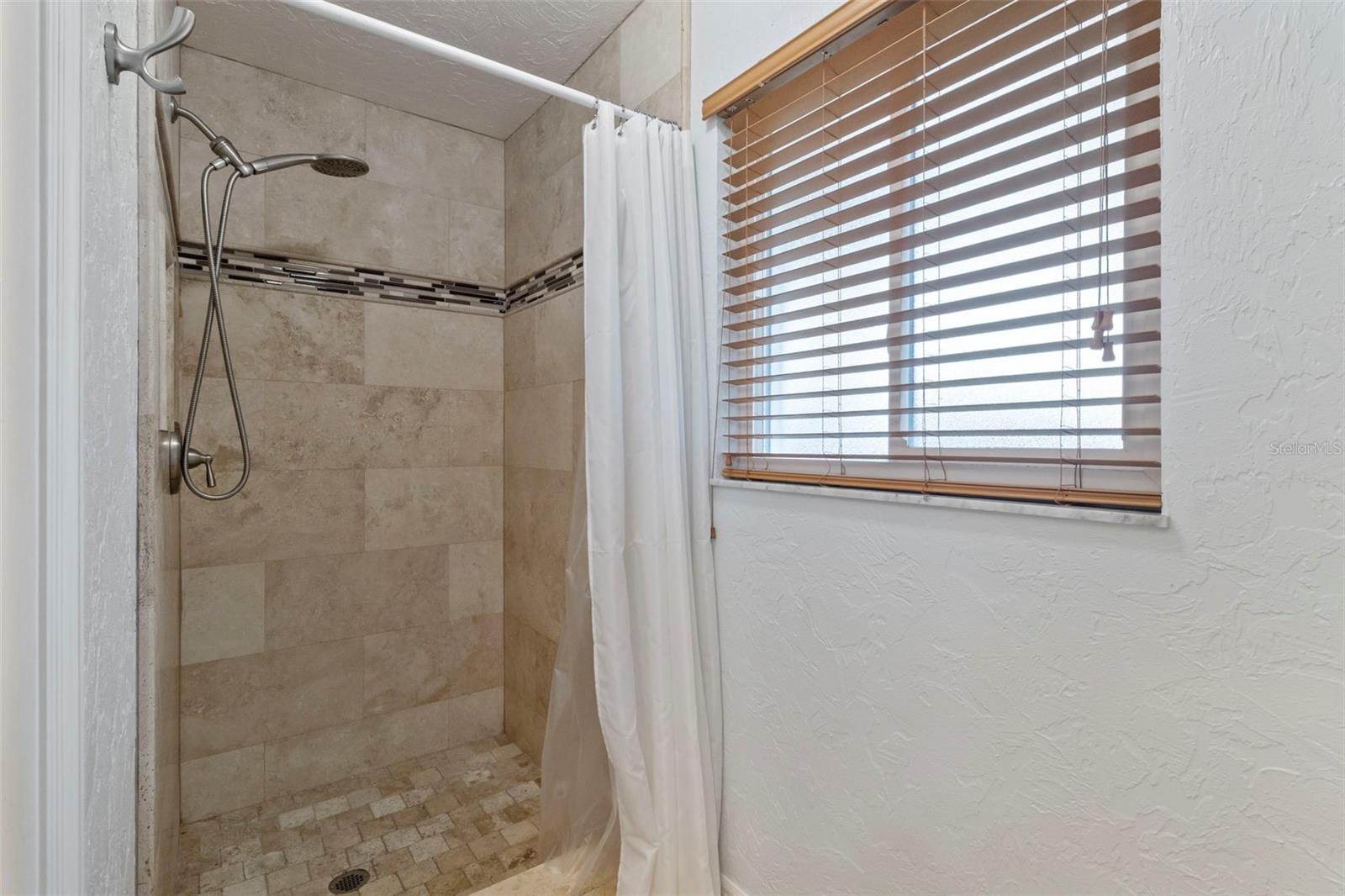 PINE SHORES ESTATE 5TH SEC - Residential