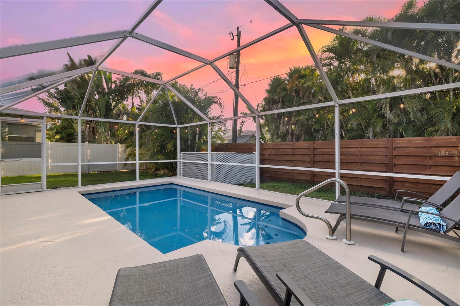 PINE SHORES ESTATE 5TH SEC - Residential