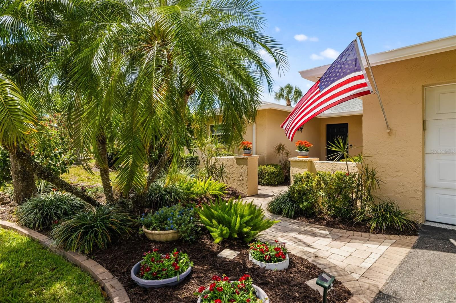 6940 W COUNTRY CLUB DRIVE N V-77