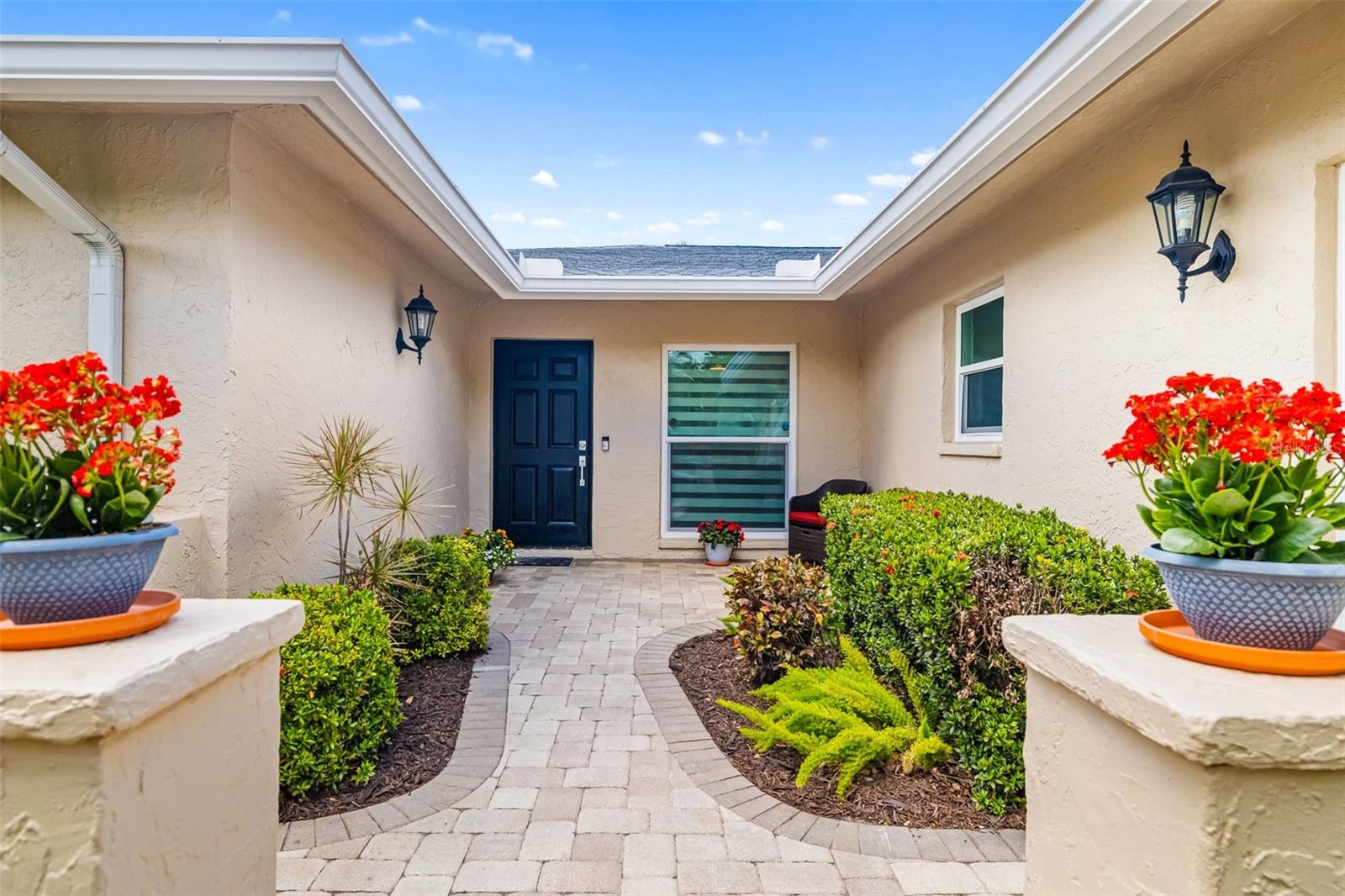 6940 W COUNTRY CLUB DRIVE N V-77