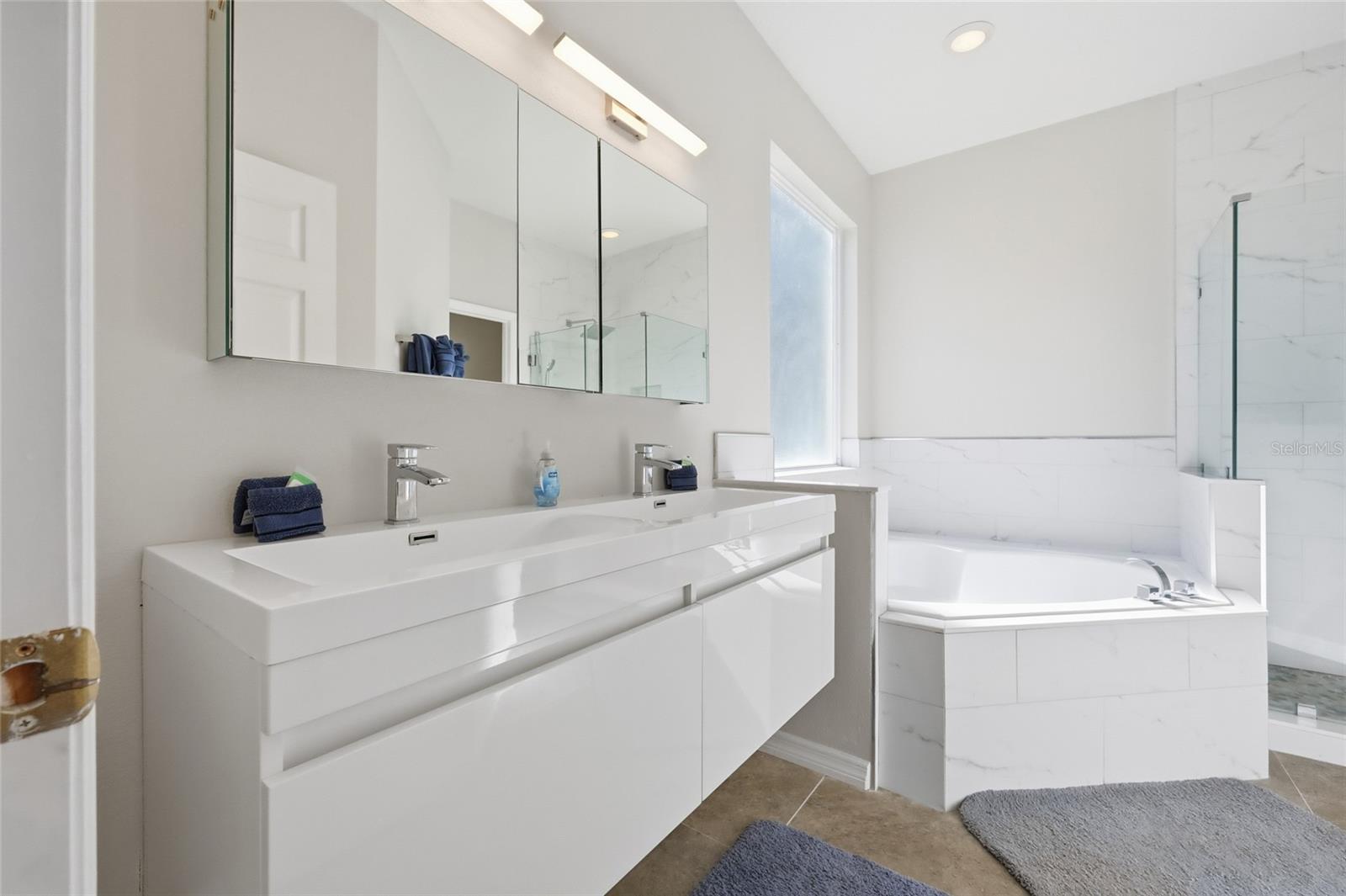 LAKE BERKLEY RESORT - Residential