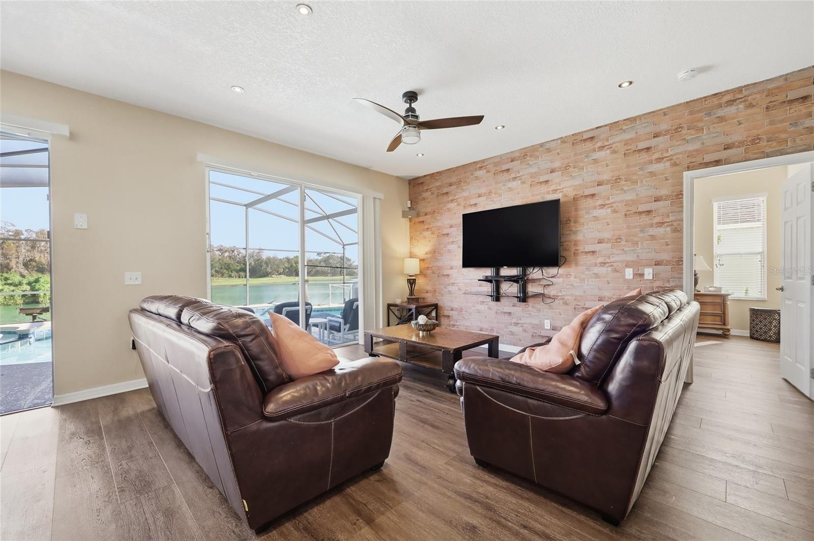 LAKE BERKLEY RESORT - Residential