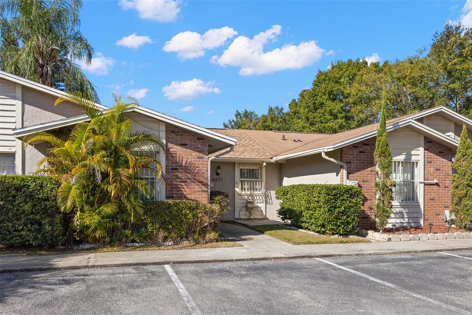 HUNTINGTON OF CARROLLWOOD - Residential Lease