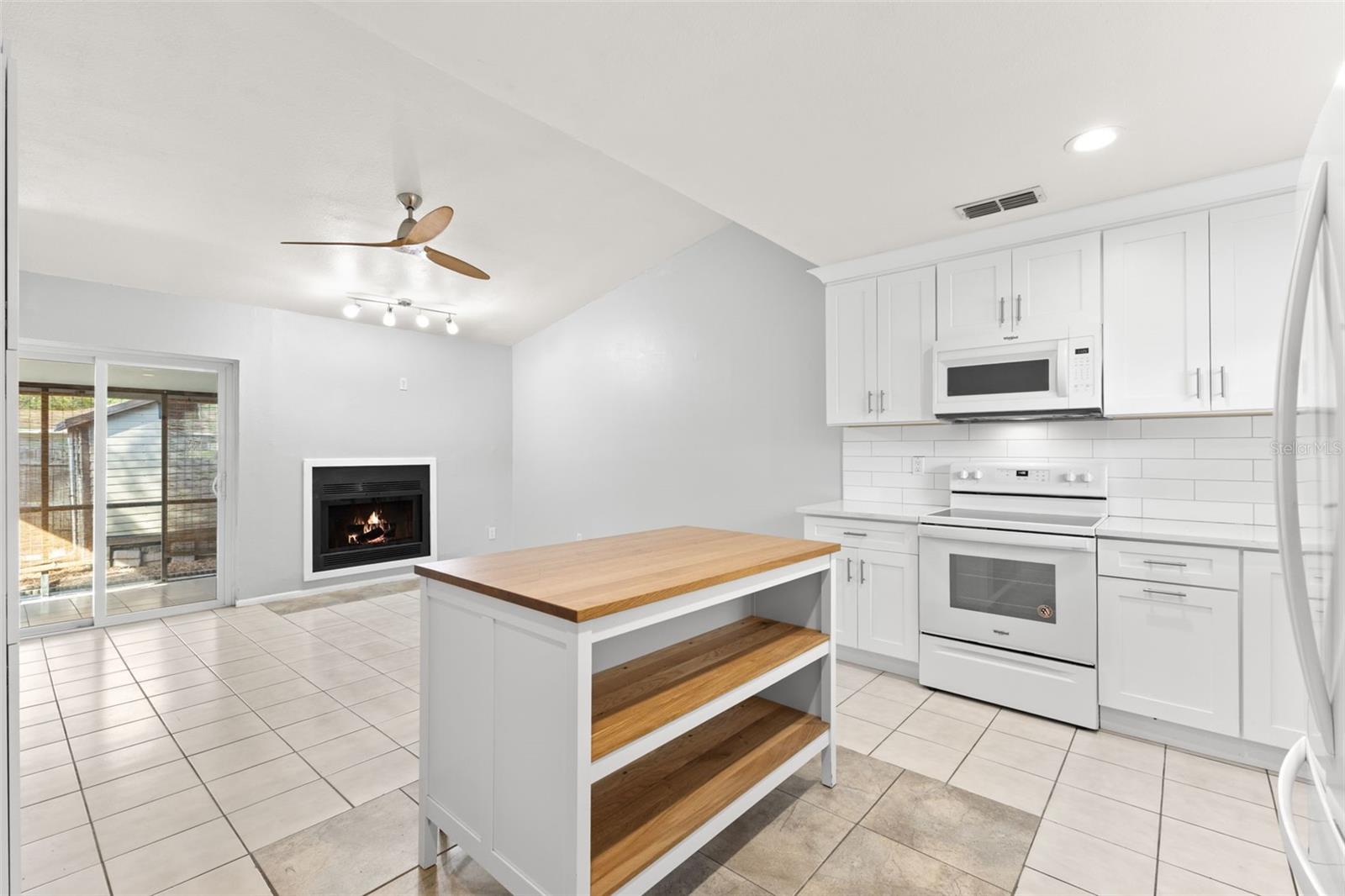 HUNTINGTON OF CARROLLWOOD - Residential Lease