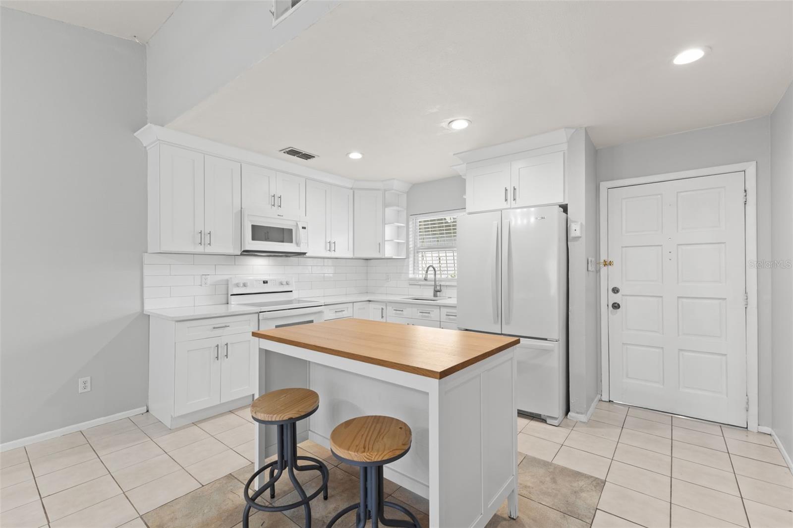 HUNTINGTON OF CARROLLWOOD - Residential Lease