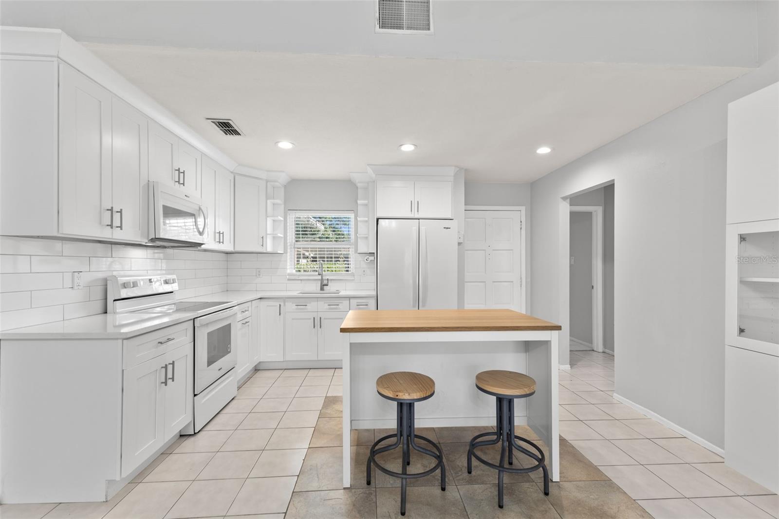 HUNTINGTON OF CARROLLWOOD - Residential Lease