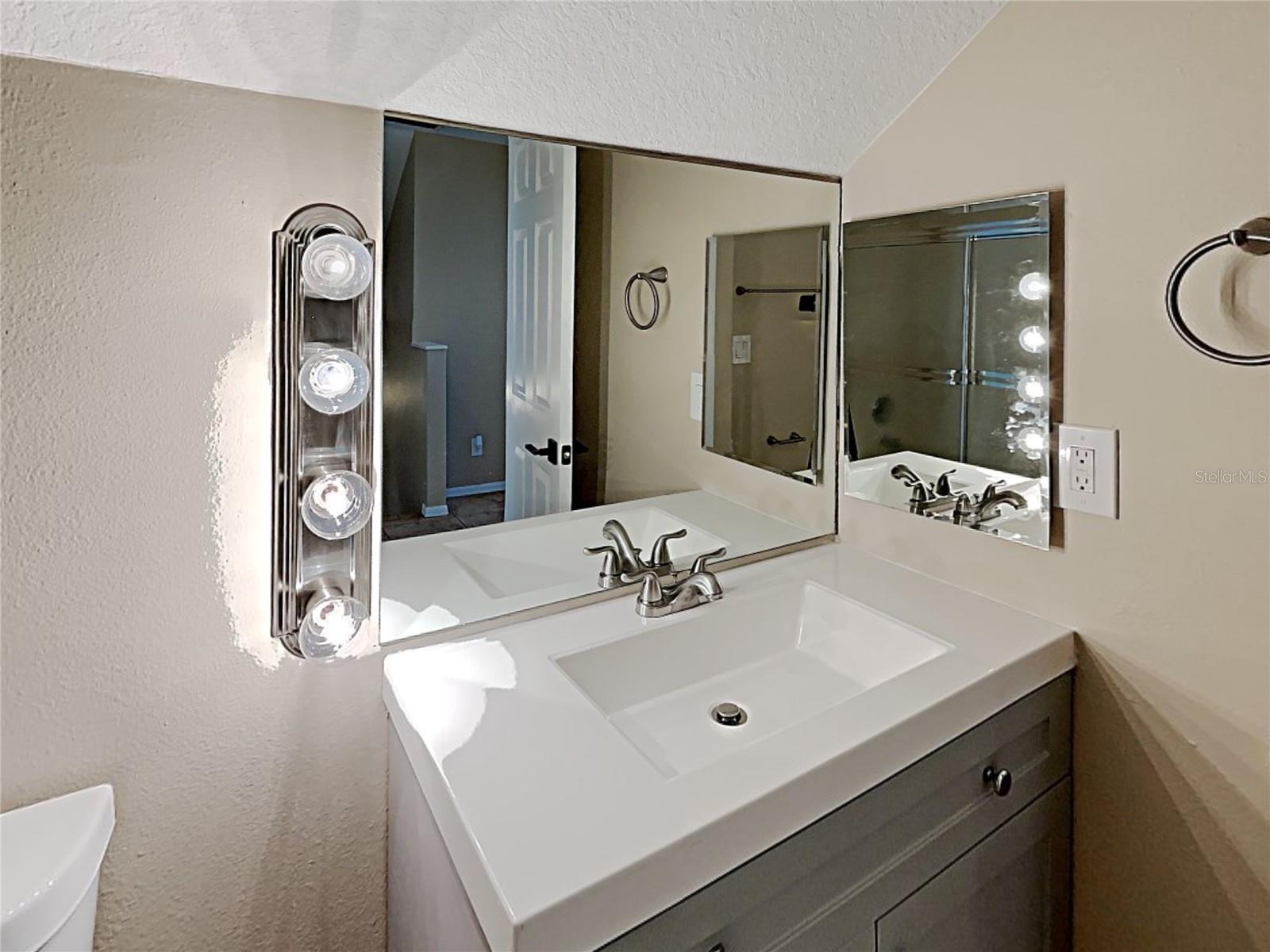 THOUSAND OAKS MULTI FAMILY - Residential