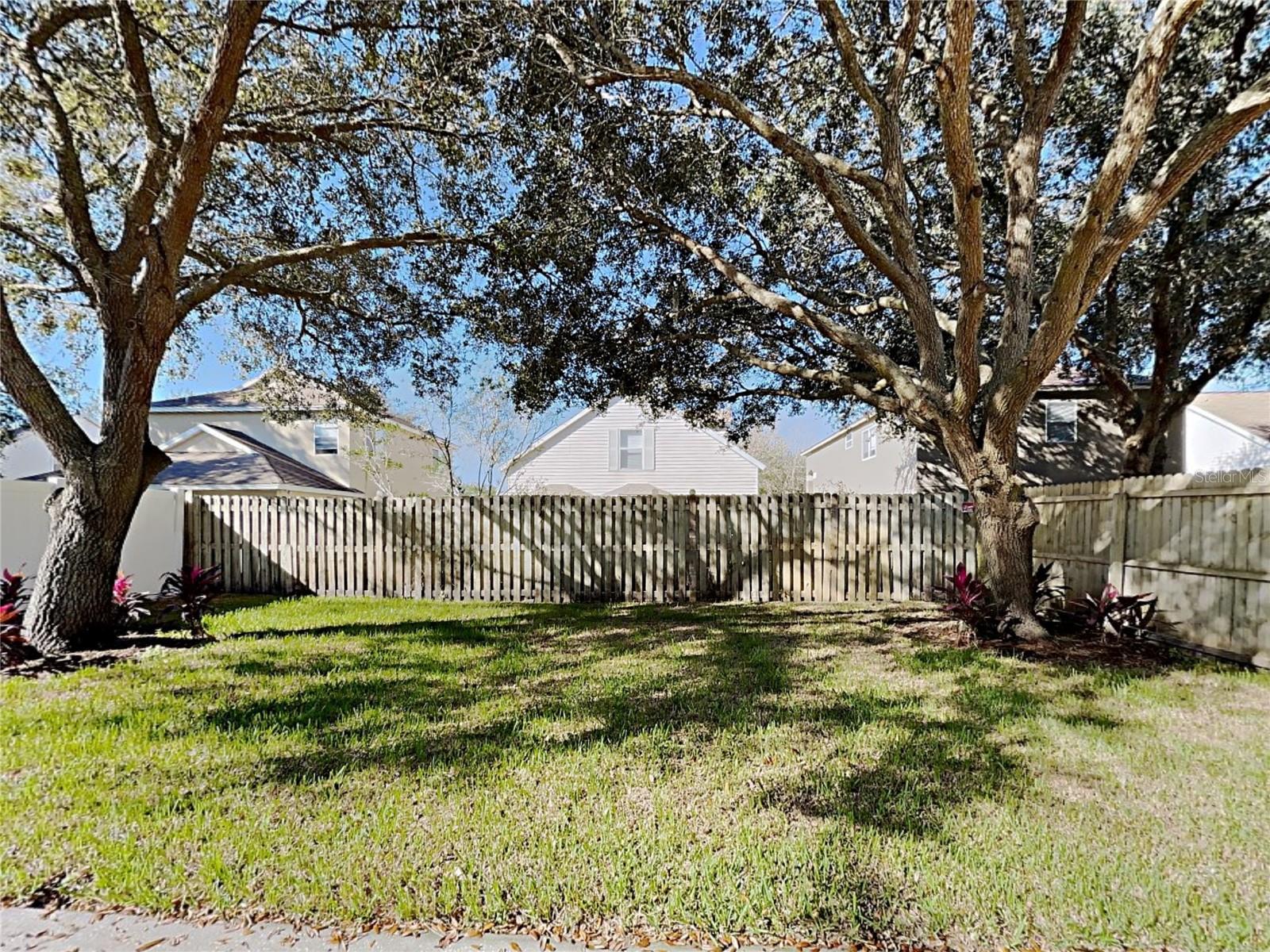 THOUSAND OAKS MULTI FAMILY - Residential