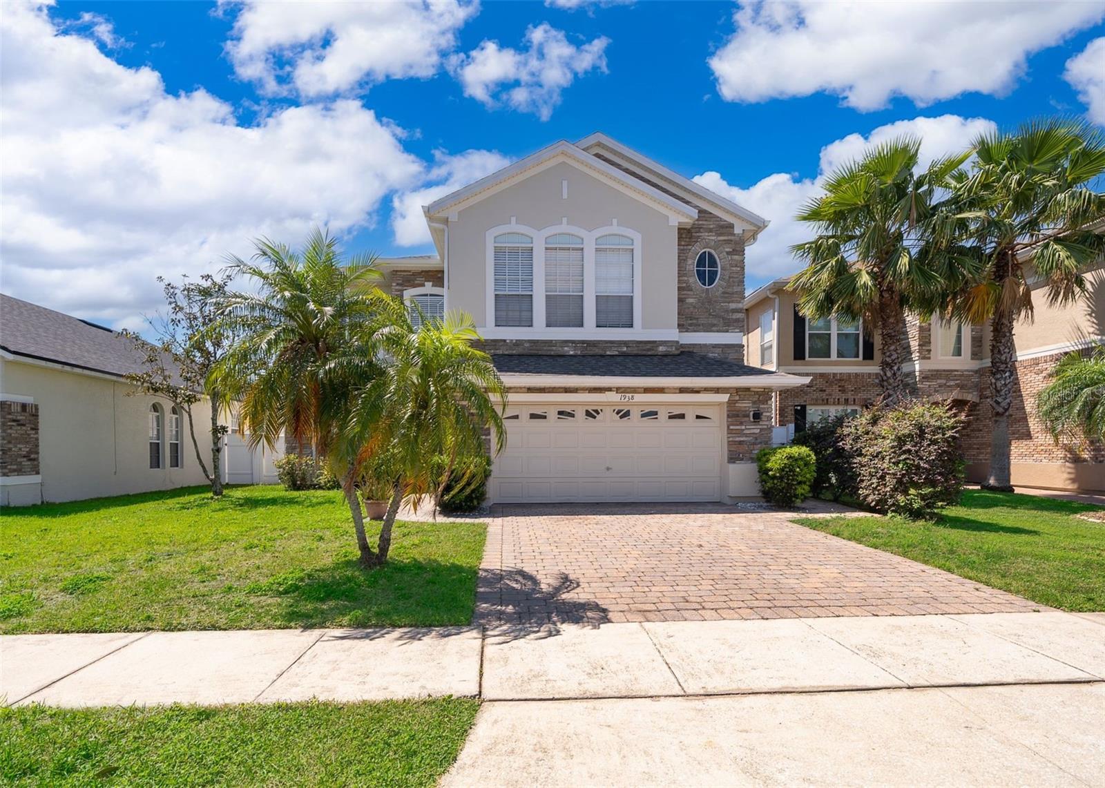 1938 CEDAR LAKE DR