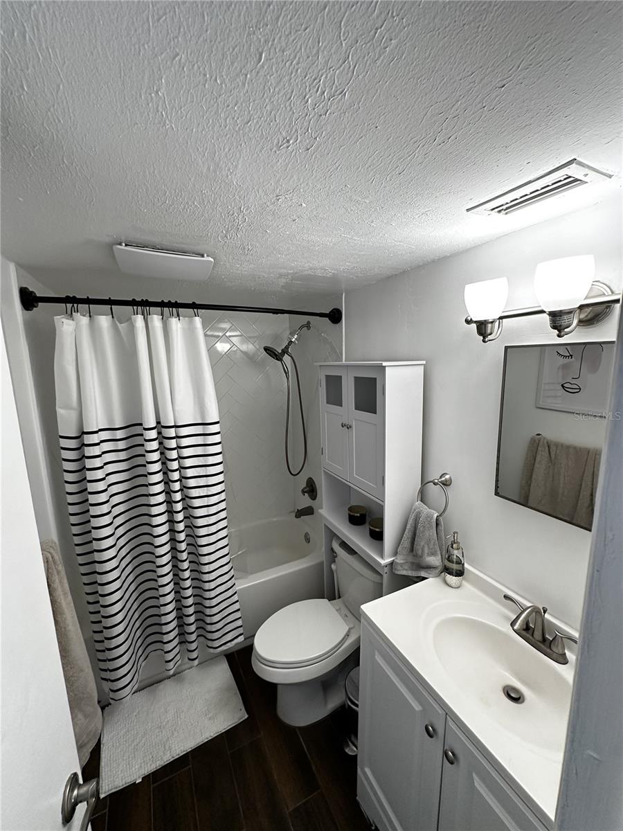 THE VINEYARD A CONDO - Residential Lease