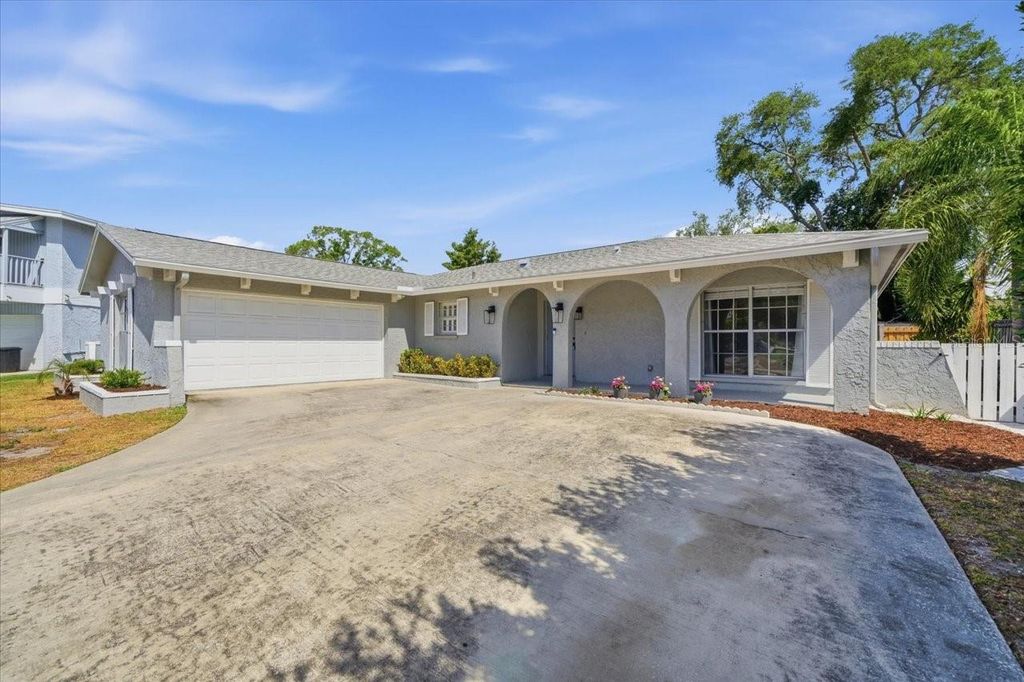 Photo of 11875 90th Avenue, Seminole, FL 33772 (MLS # TB8497045)