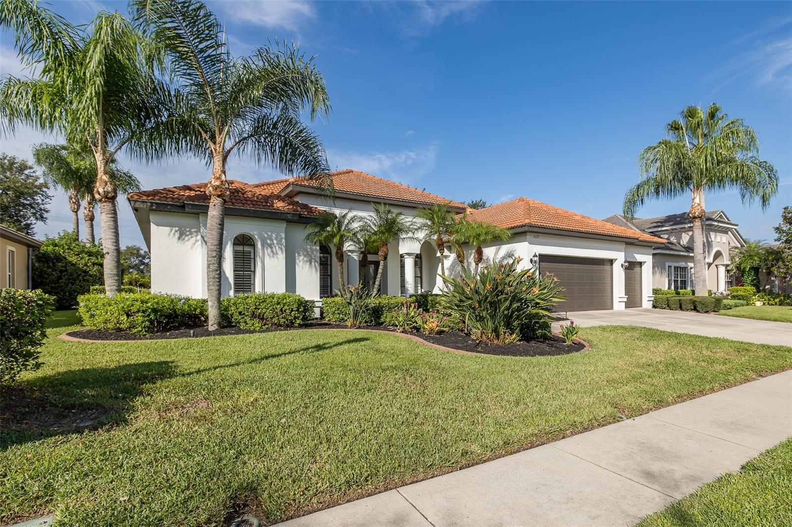CHAMPIONS CLUB - Residential