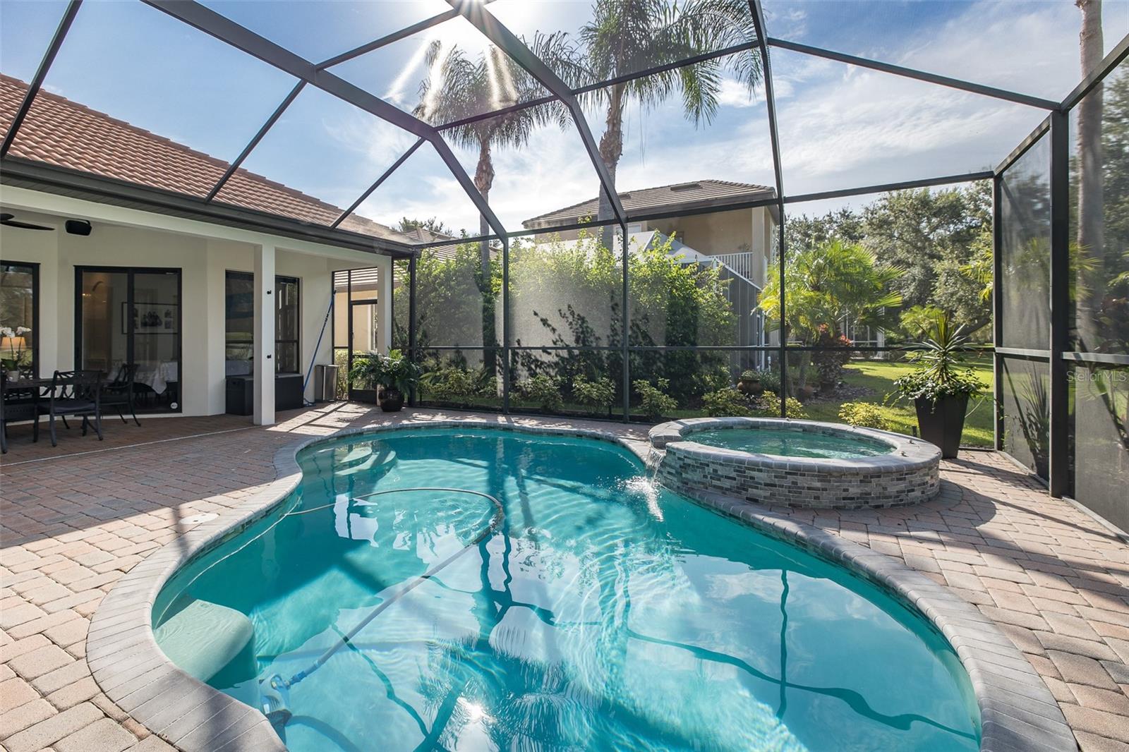 CHAMPIONS CLUB - Residential