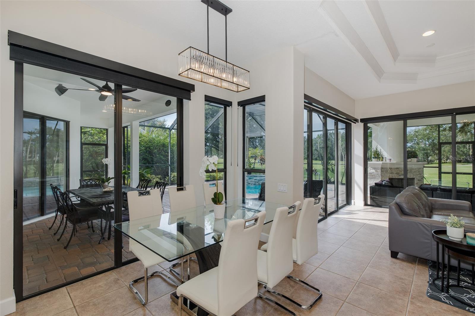 CHAMPIONS CLUB - Residential