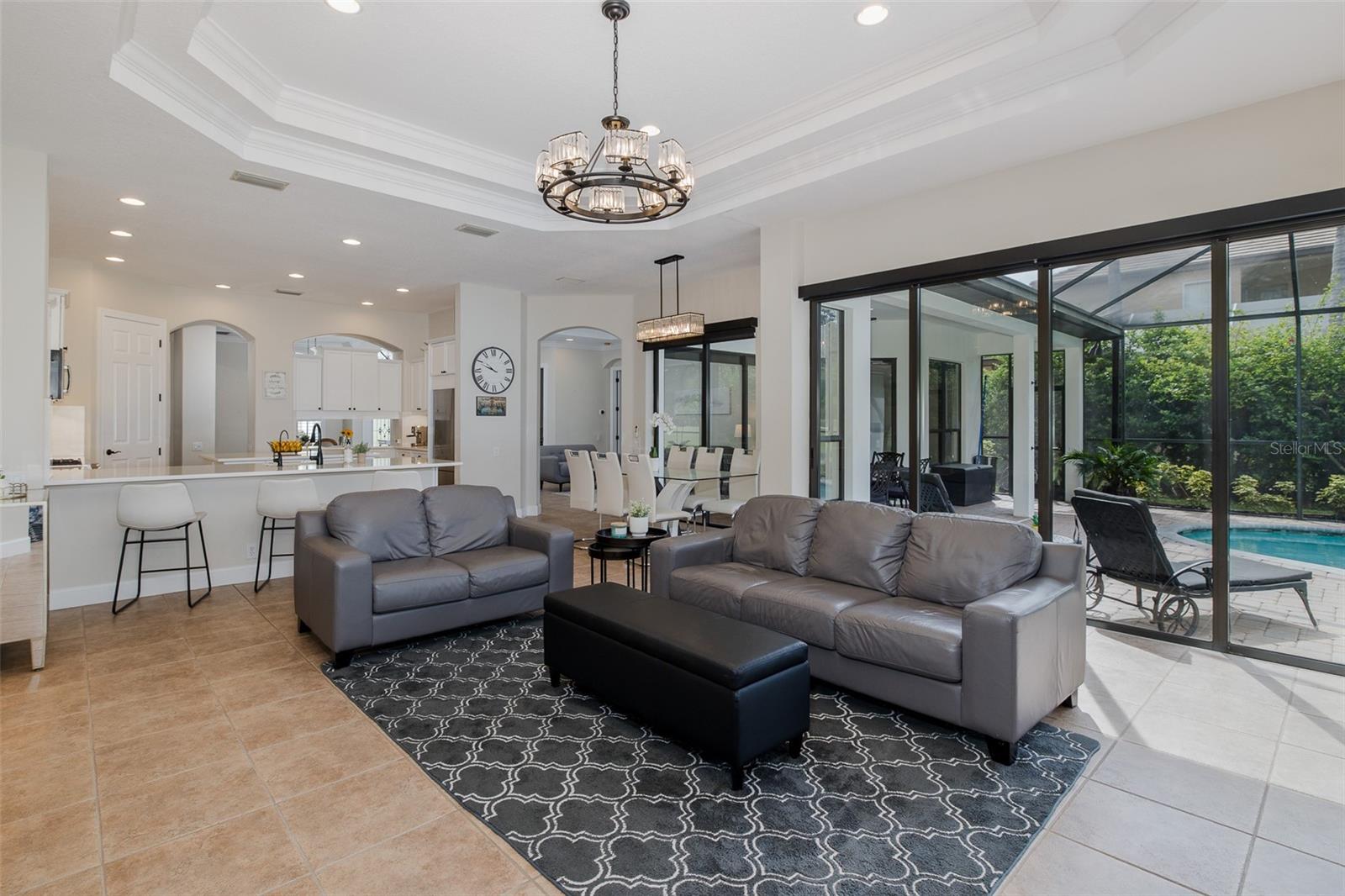 CHAMPIONS CLUB - Residential
