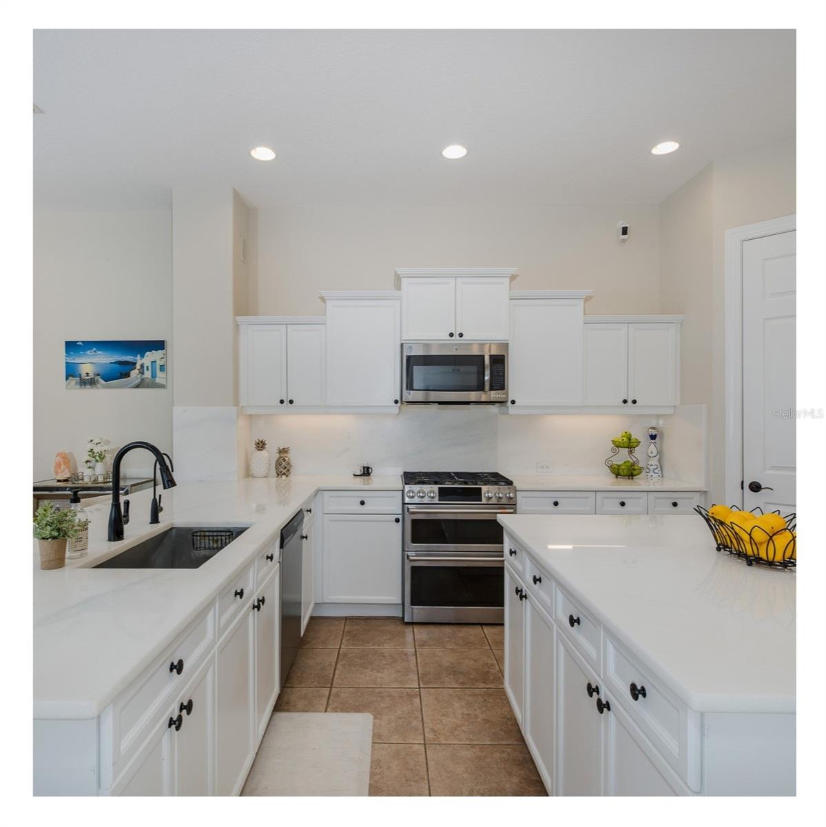 CHAMPIONS CLUB - Residential