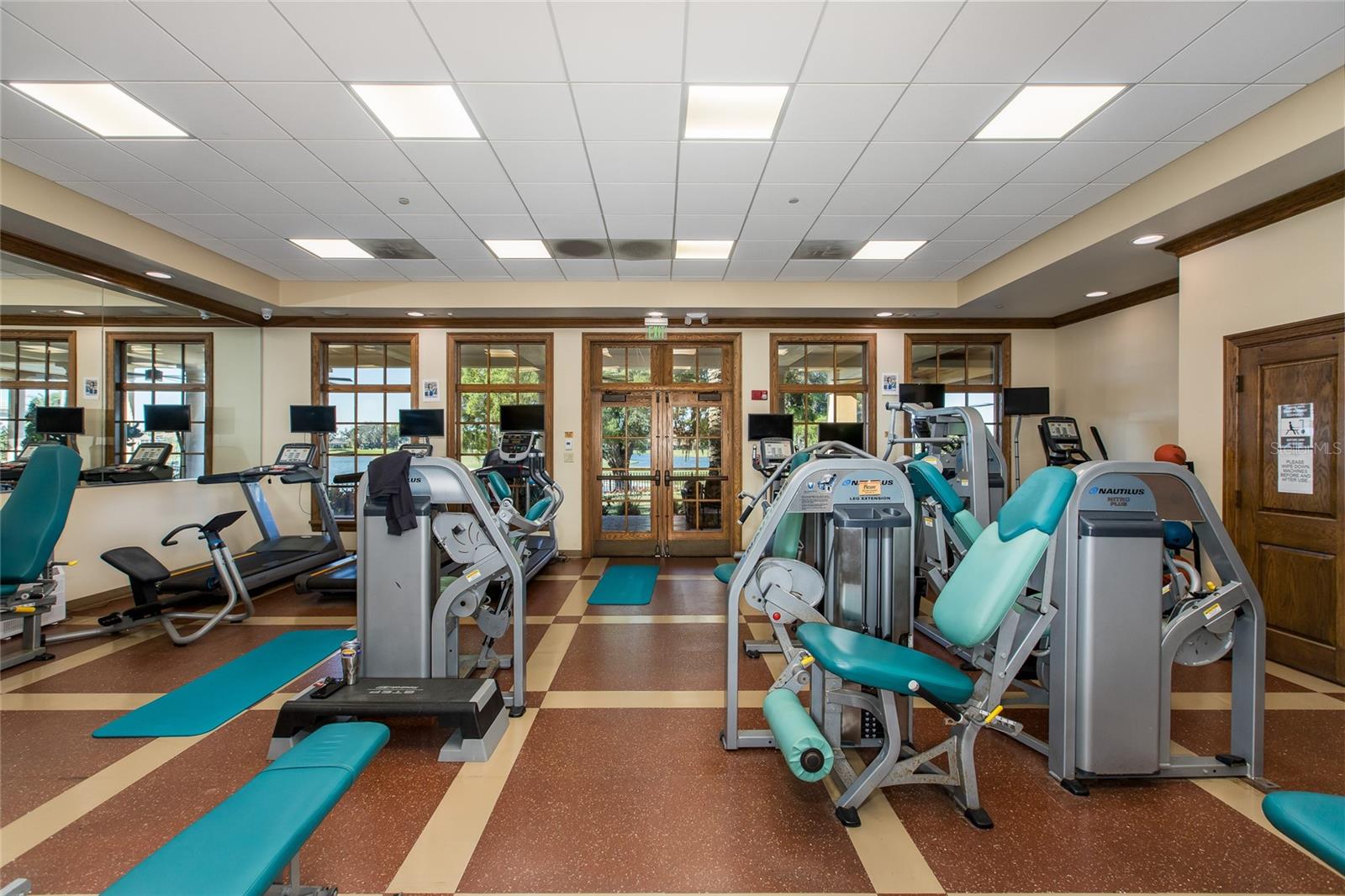 CHAMPIONS CLUB - Residential