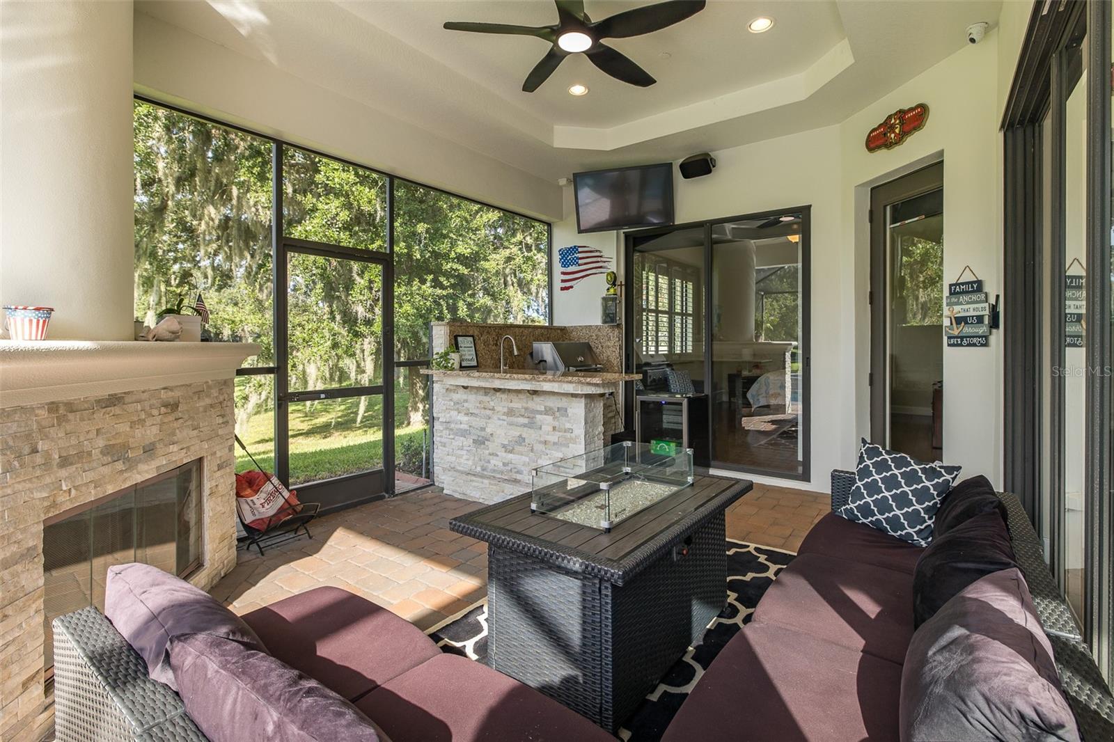 CHAMPIONS CLUB - Residential