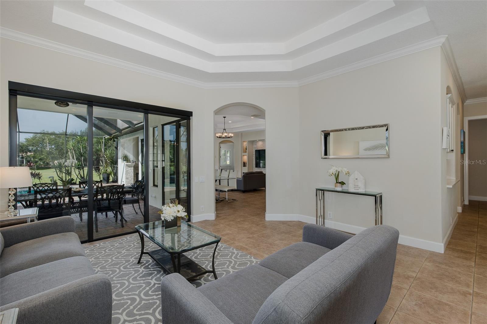 CHAMPIONS CLUB - Residential