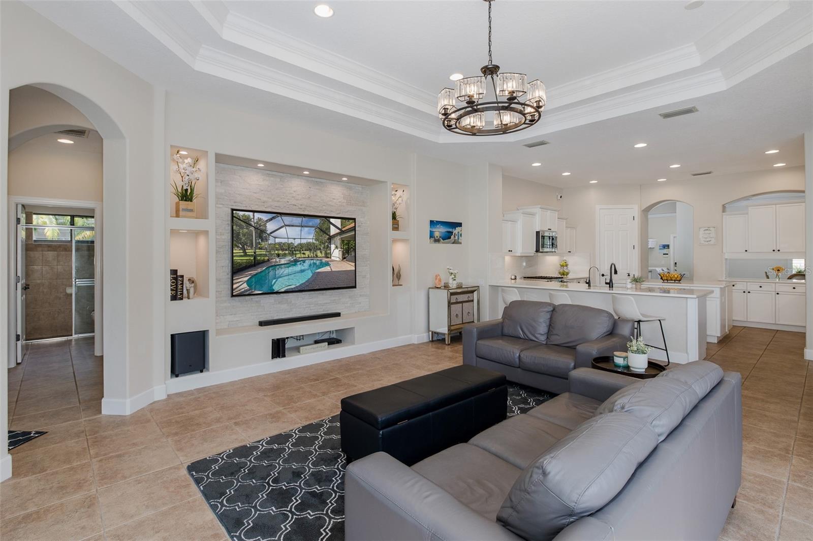 CHAMPIONS CLUB - Residential