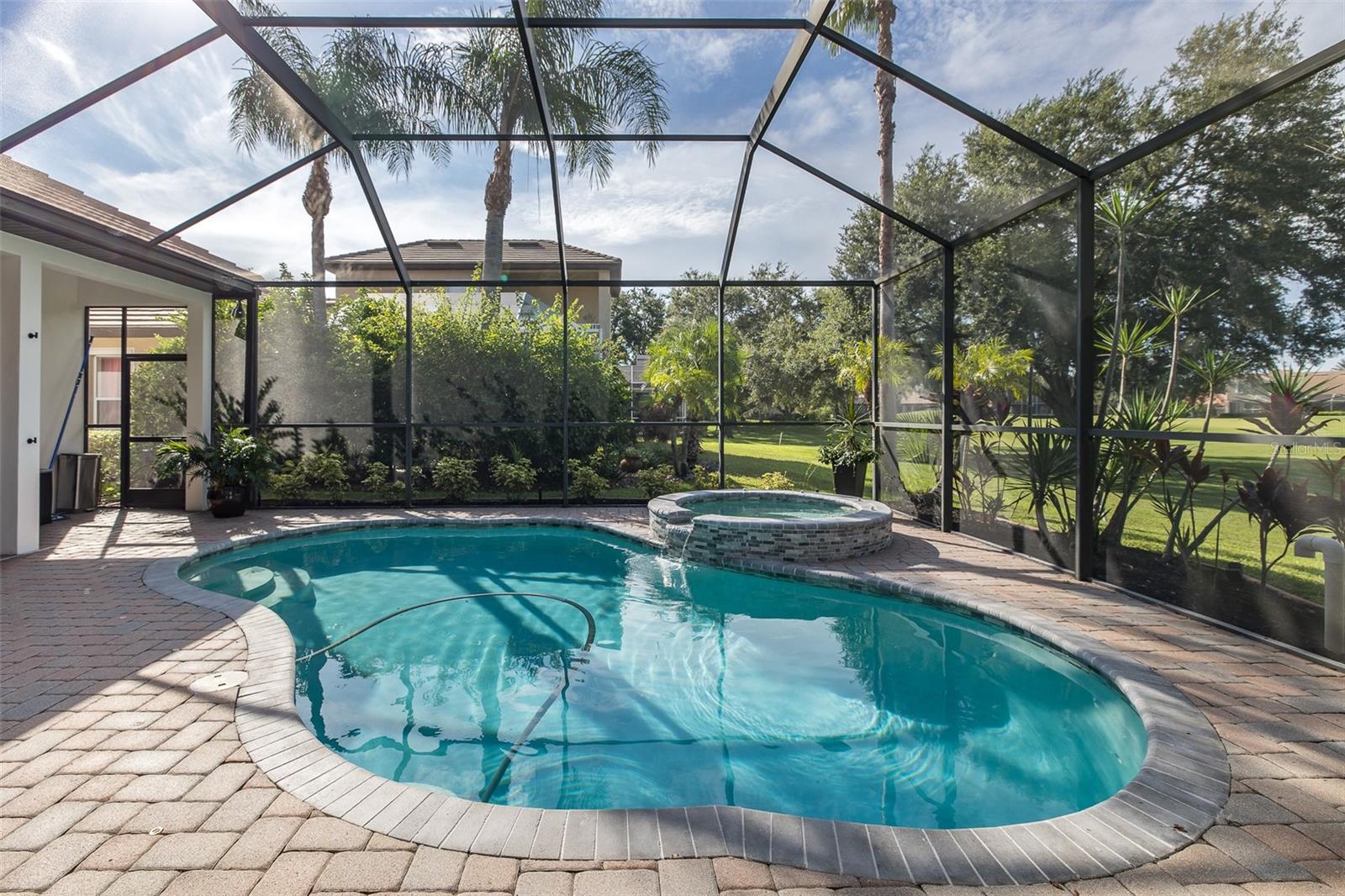 CHAMPIONS CLUB - Residential