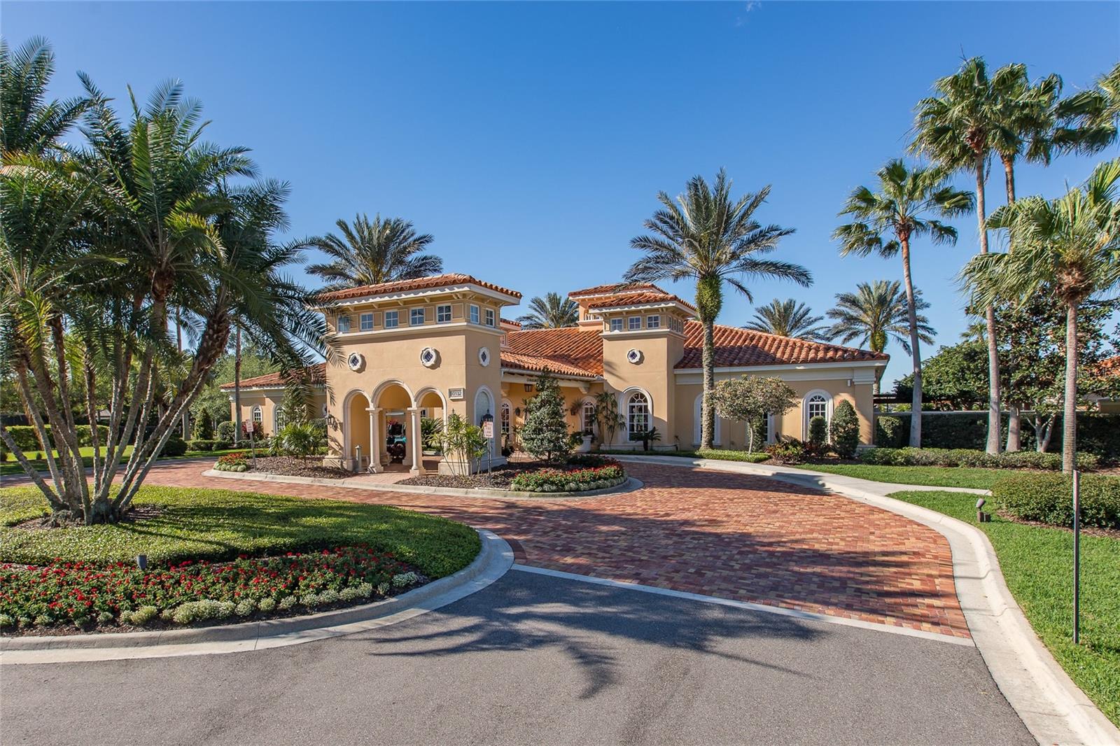 CHAMPIONS CLUB - Residential