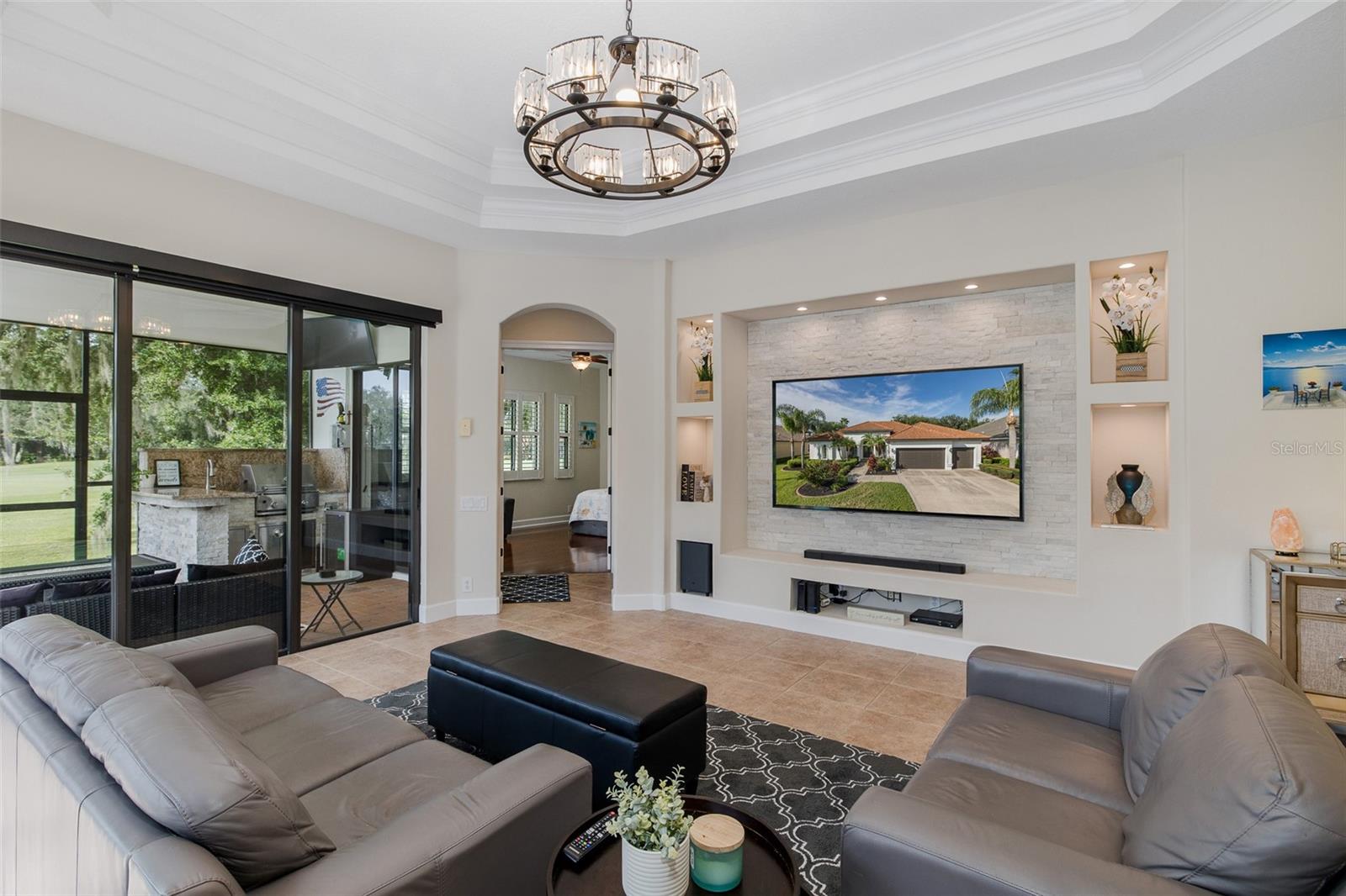 CHAMPIONS CLUB - Residential