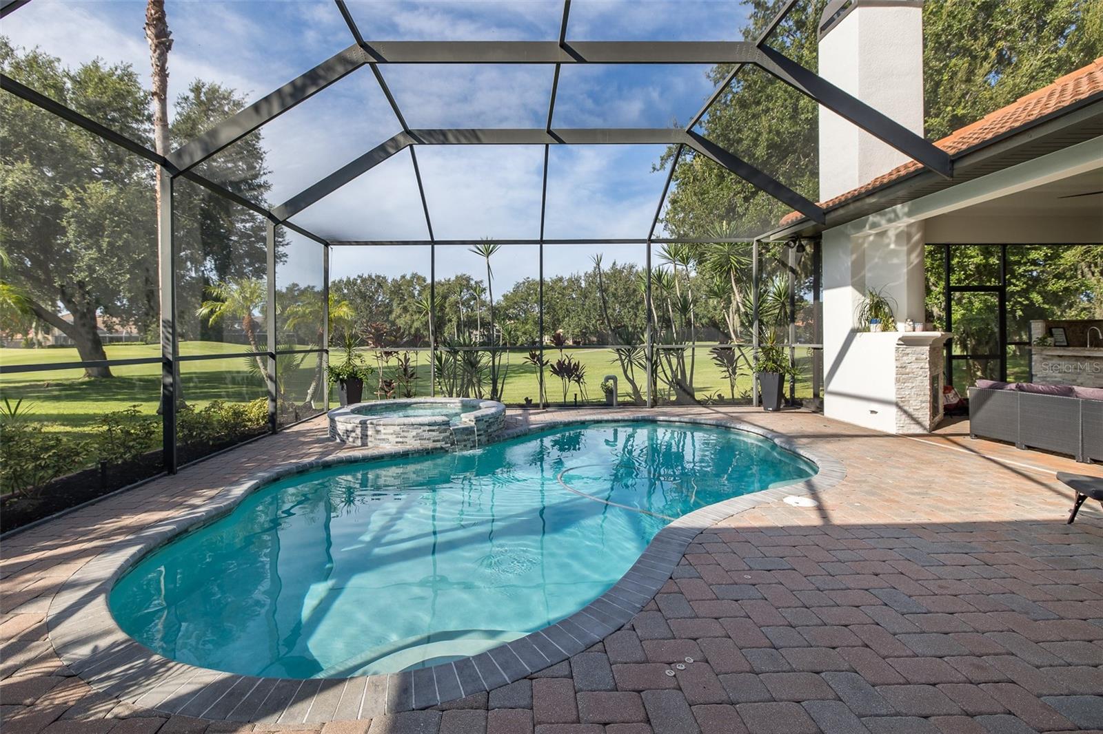 CHAMPIONS CLUB - Residential