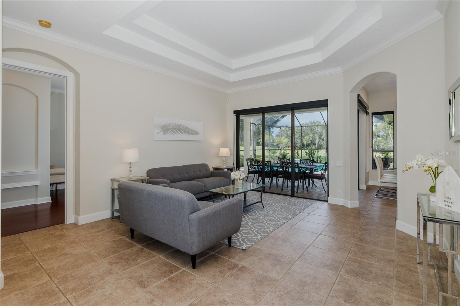CHAMPIONS CLUB - Residential