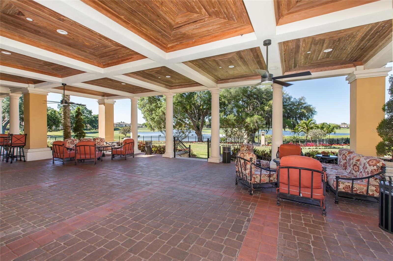 CHAMPIONS CLUB - Residential