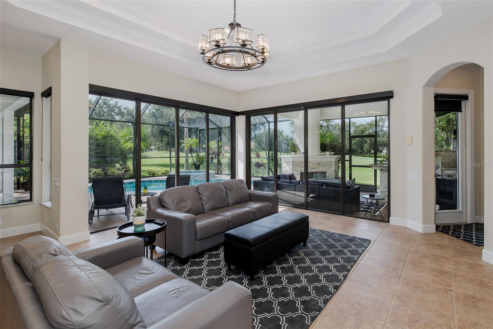 CHAMPIONS CLUB - Residential