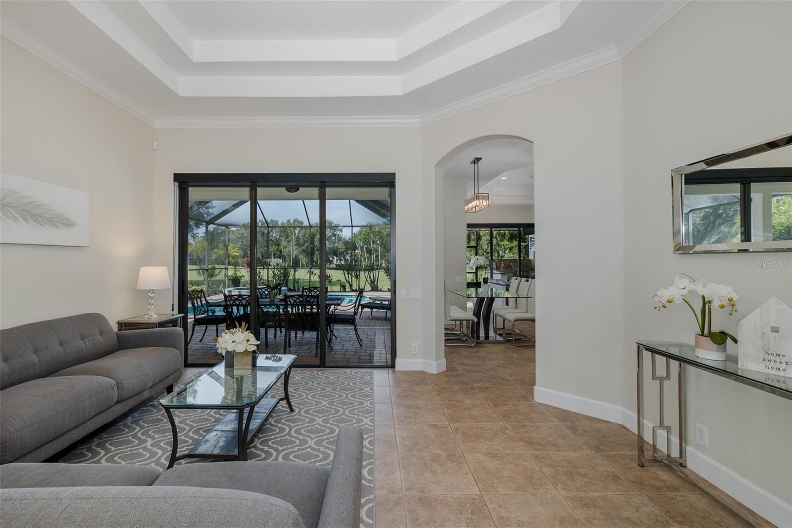 CHAMPIONS CLUB - Residential