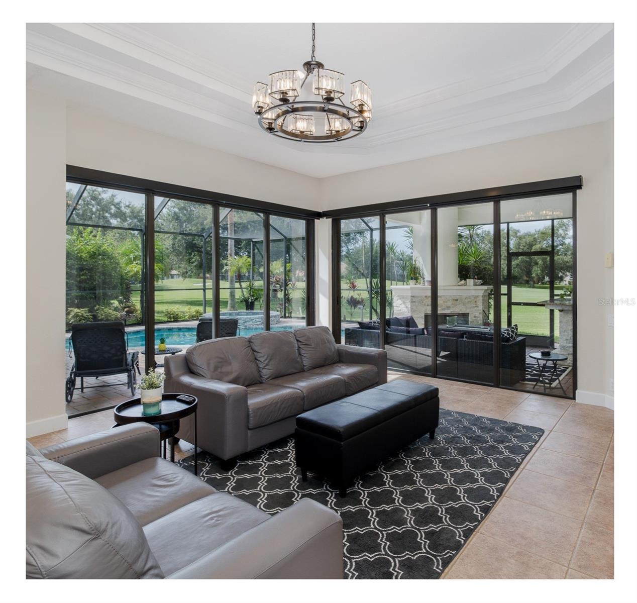 CHAMPIONS CLUB - Residential